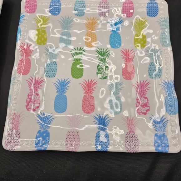Cynthia Rowley pineapple melamine salad plates - Picture 4 of 5